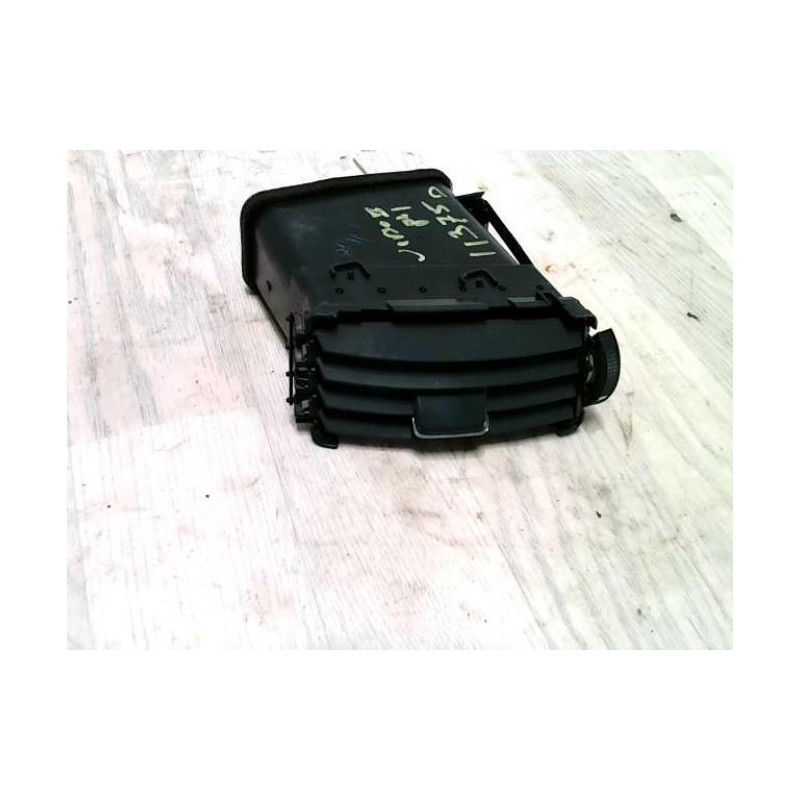 Aerateur tableau de bord avant droit TOYOTA COROLLA VERSO 2 PHASE 1 d’occasion