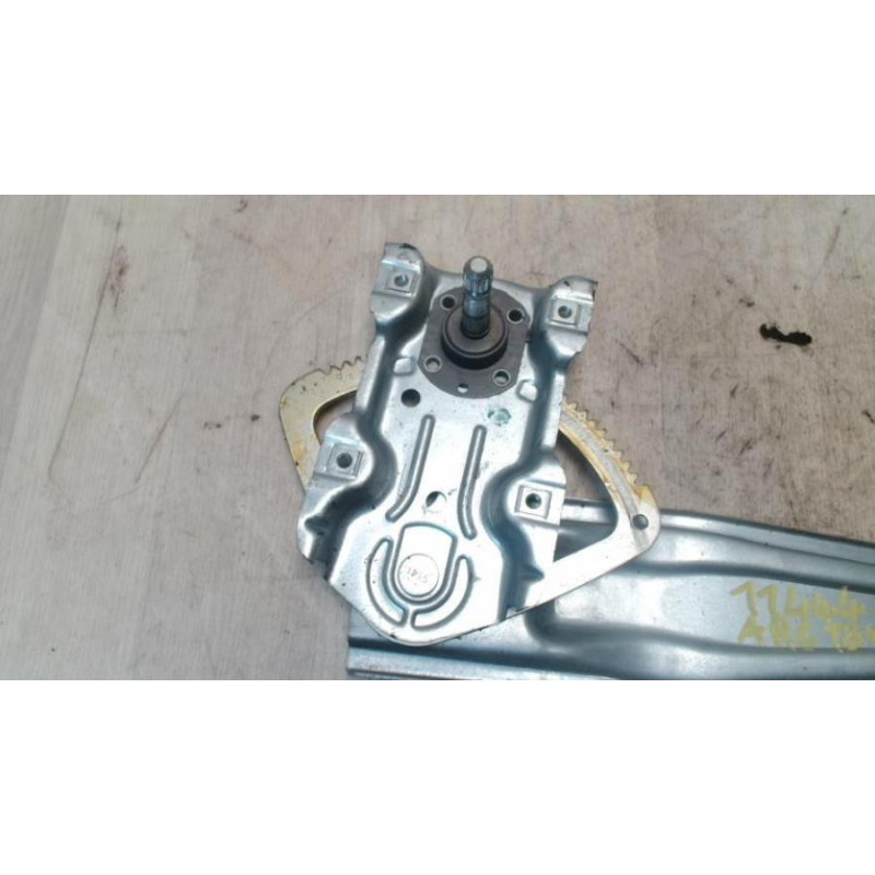 Mecanisme de leve vitre electrique arriere gauche TOYOTA YARIS 3 PHASE 1 d’occasion