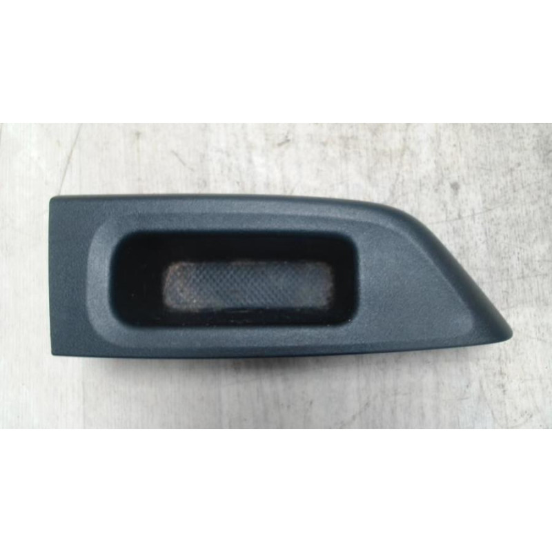 Vide poche avant droit TOYOTA YARIS 3 PHASE 1 d’occasion