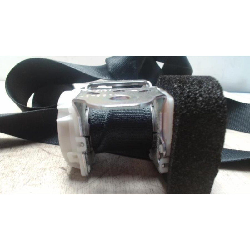 Ceinture arriere droit TOYOTA YARIS 3 PHASE 1 d’occasion