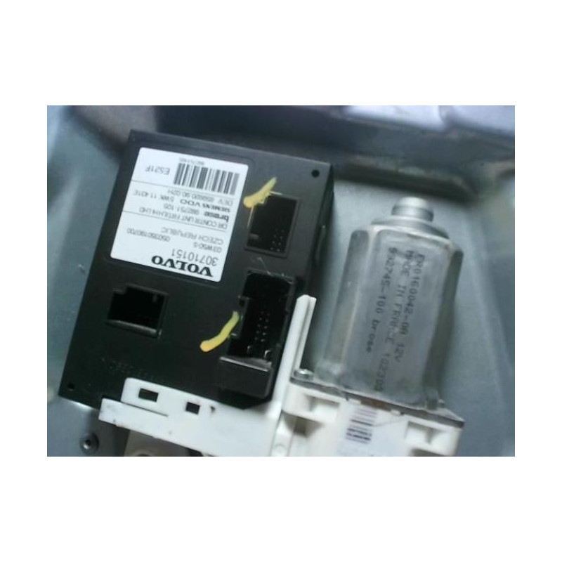 Leve vitre electrique avant gauche VOLVO S 40 2 PHASE 1 d’occasion