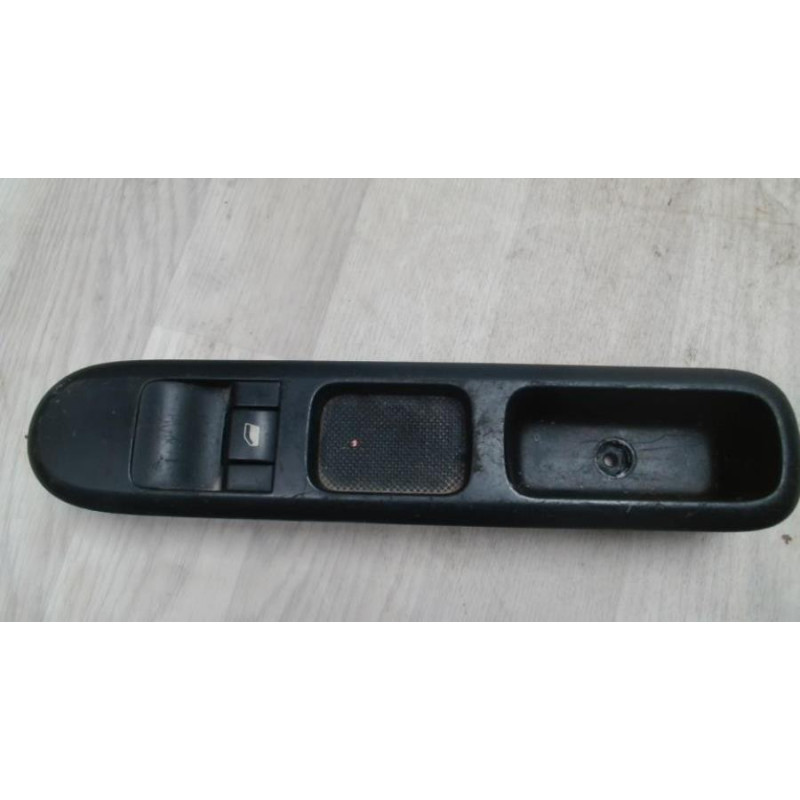 Interrupteur de leve vitre avant droit PEUGEOT 5008 1 PHASE 1 d’occasion