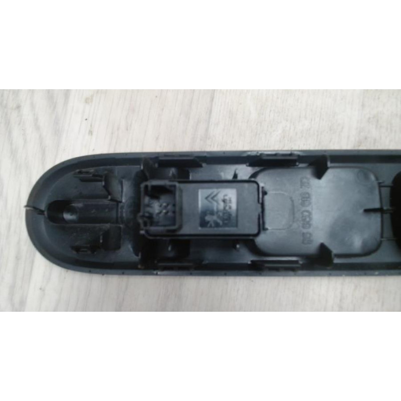 Interrupteur de leve vitre avant droit PEUGEOT 5008 1 PHASE 1 d’occasion