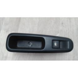 Interrupteur de leve vitre arriere droit PEUGEOT 5008 1 PHASE 1 d’occasion