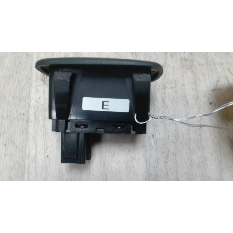 Interrupteur de leve vitre arriere droit CITROEN C3 2 PHASE 1 d’occasion
