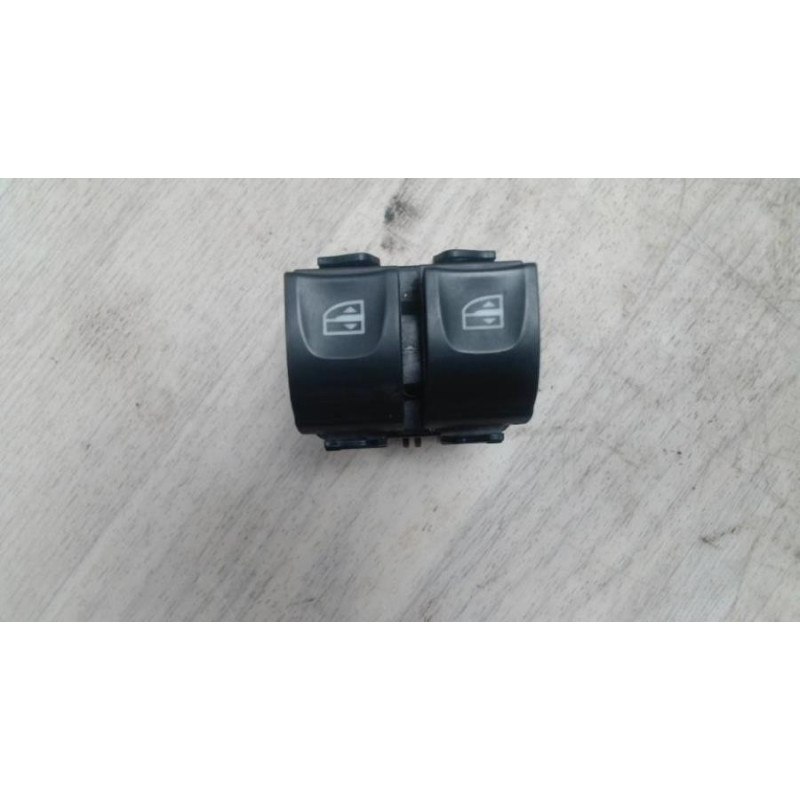 Interrupteur de leve vitre RENAULT CLIO 4 PHASE 1 d’occasion