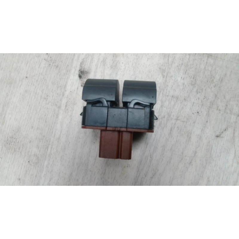 Interrupteur de leve vitre RENAULT CLIO 4 PHASE 1 d’occasion