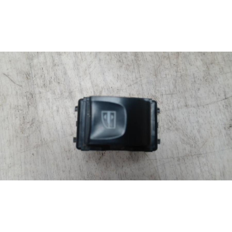 Interrupteur de leve vitre RENAULT CLIO 4 PHASE 1 d’occasion