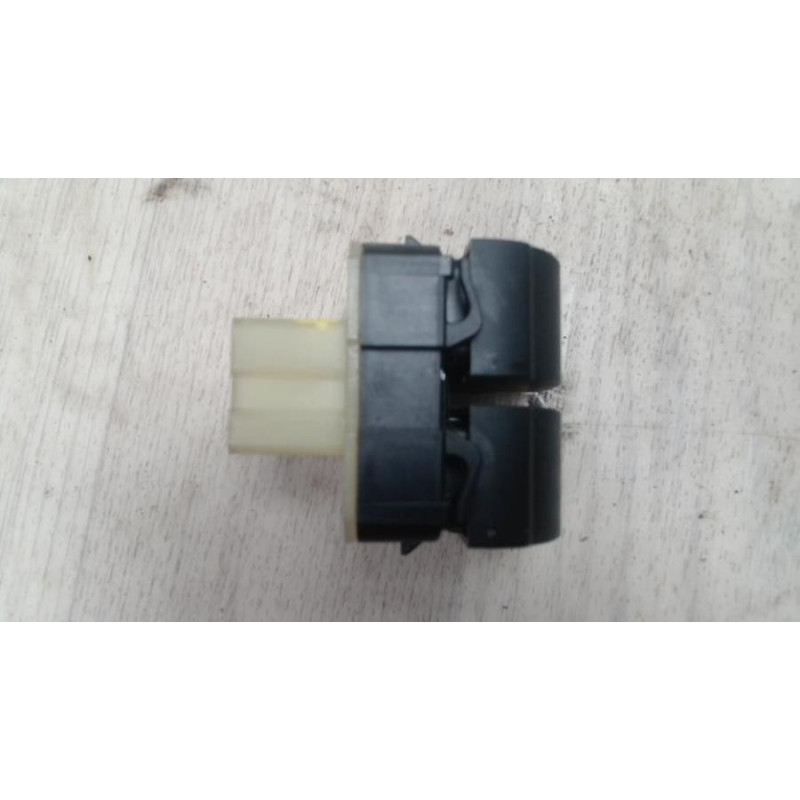Interrupteur de leve vitre RENAULT CLIO 4 PHASE 1 d’occasion