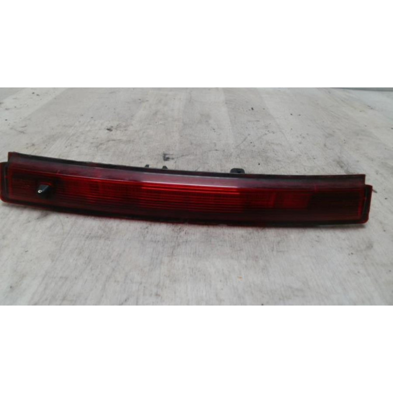 Feu arriere stop central RENAULT CLIO 4 PHASE 1 d’occasion