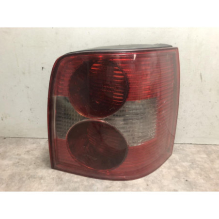 Feu arriere principal droit (feux) VOLKSWAGEN PASSAT 4 PHASE 2 BREAK d’occasion