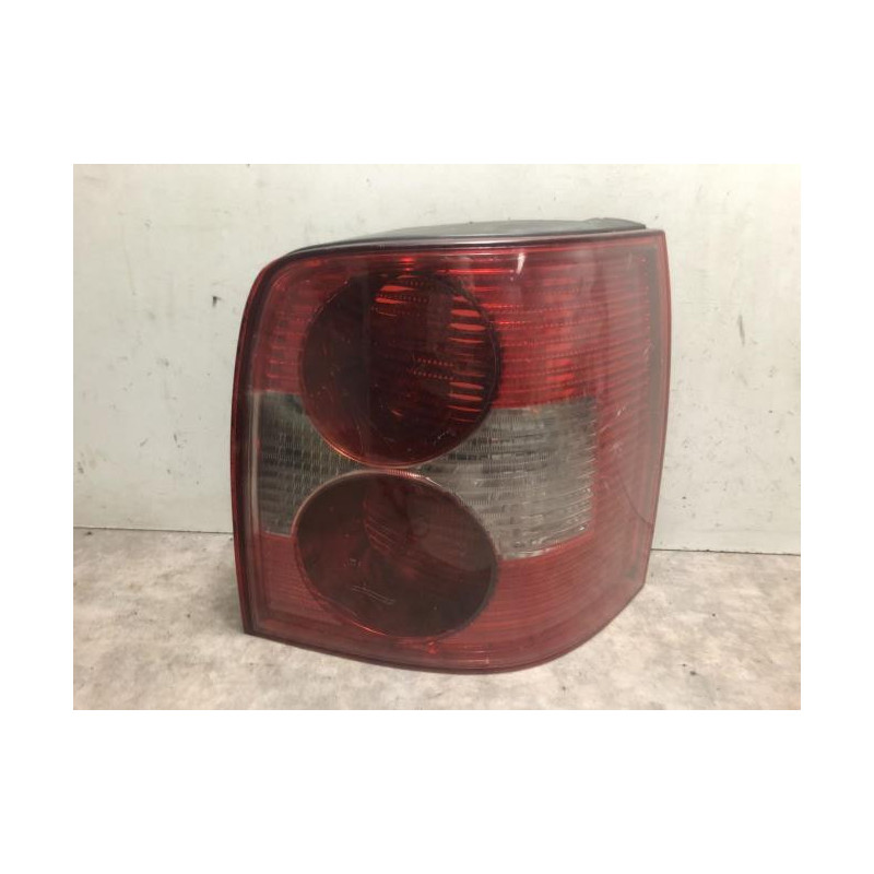 Feu arriere principal droit (feux) VOLKSWAGEN PASSAT 4 PHASE 2 BREAK d’occasion