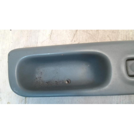 Interrupteur de leve vitre avant droit RENAULT TWINGO 1 PHASE 3 d’occasion