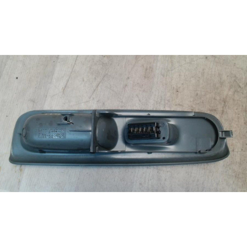 Interrupteur de leve vitre avant droit RENAULT TWINGO 1 PHASE 3 d’occasion