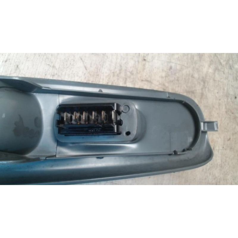 Interrupteur de leve vitre avant droit RENAULT TWINGO 1 PHASE 3 d’occasion