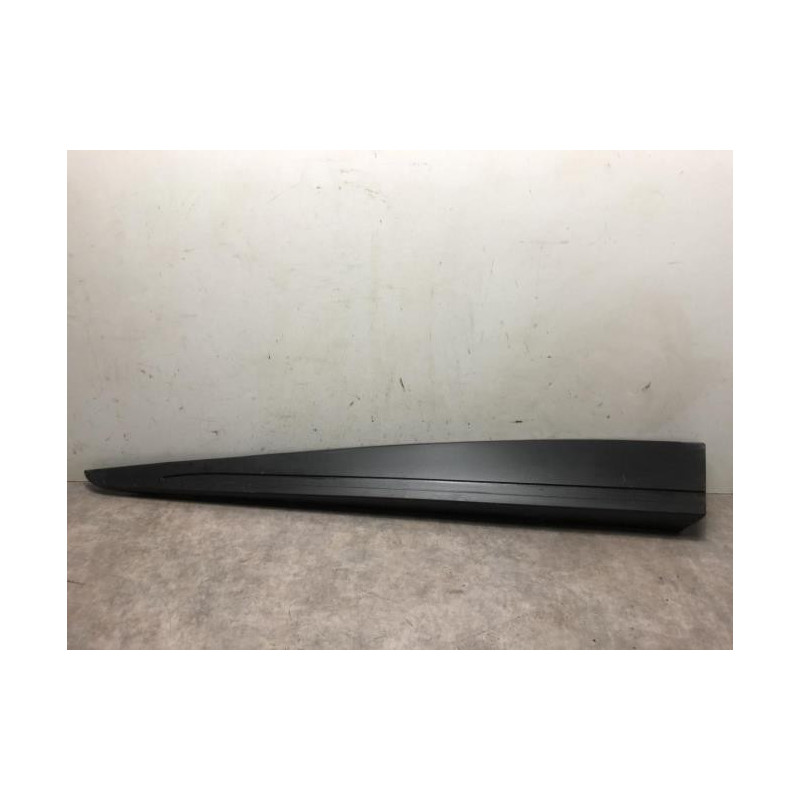 Baguette de porte avant gauche RENAULT CLIO 4 PHASE 1 d’occasion