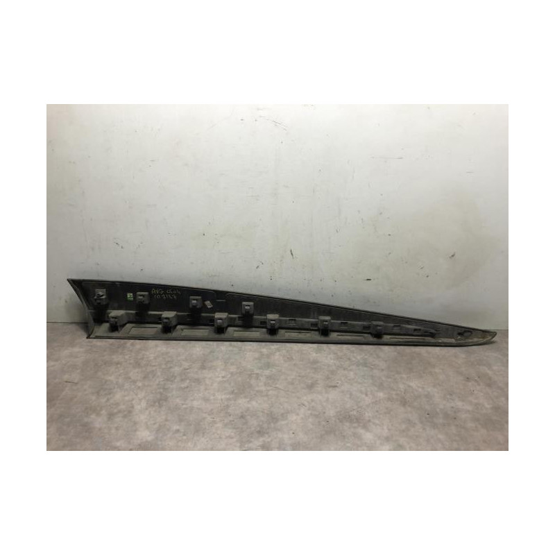 Baguette de porte avant gauche RENAULT CLIO 4 PHASE 1 d’occasion