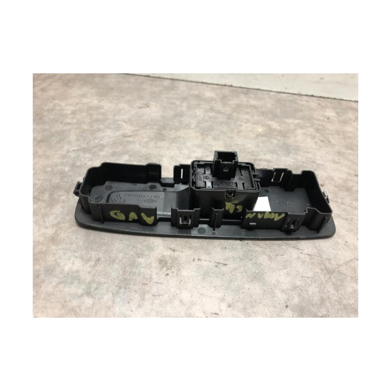 Interrupteur de leve vitre avant droit RENAULT MEGANE 4 PHASE 1 d’occasion