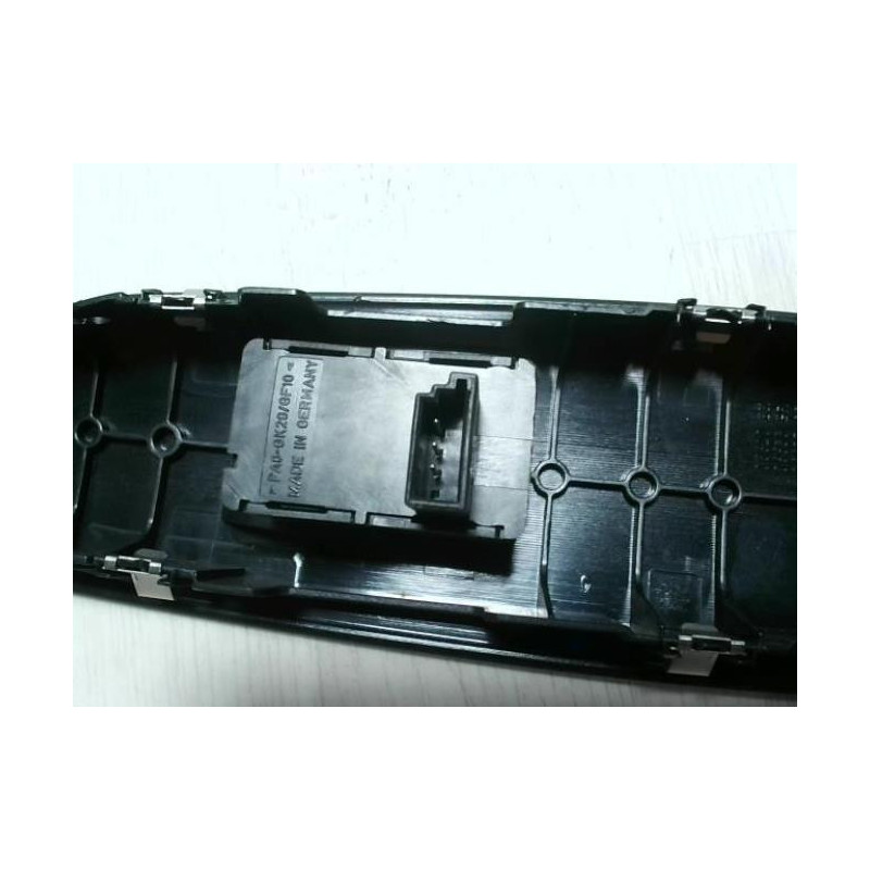 Interrupteur de leve vitre avant droit BMW SERIE 1 E81 d’occasion