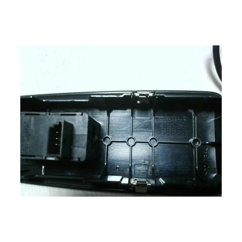 Interrupteur de leve vitre avant droit BMW SERIE 1 E81 d’occasion