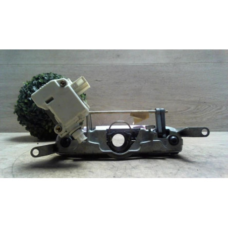 Poignee porte coffre VOLKSWAGEN POLO 4 PHASE 1 d’occasion