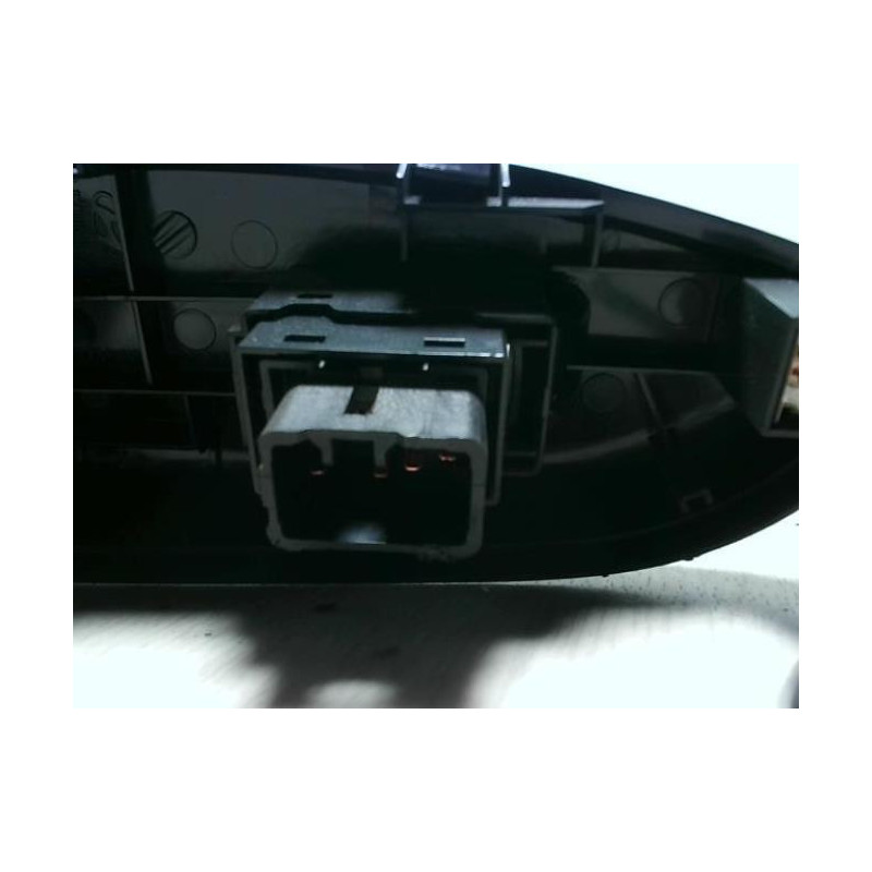 Interrupteur de leve vitre avant droit HYUNDAI GETZ PHASE 1 d’occasion