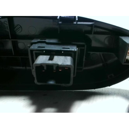 Interrupteur de leve vitre avant droit HYUNDAI GETZ PHASE 1 d’occasion