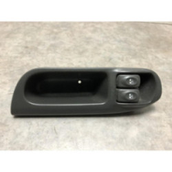 Interrupteur de leve vitre avant gauche RENAULT SCENIC 1 PHASE 2 d’occasion