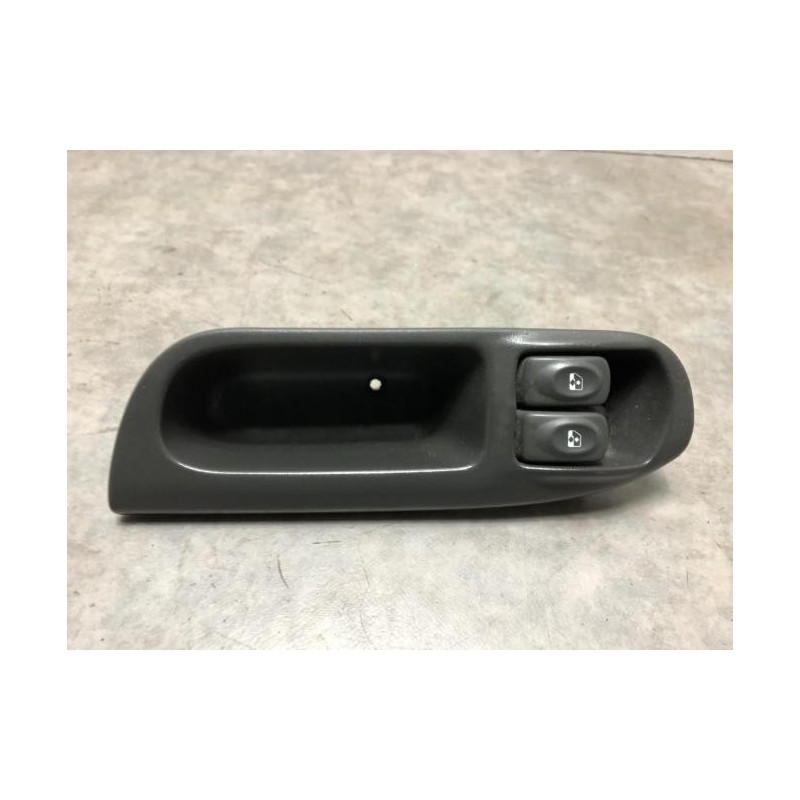 Interrupteur de leve vitre avant gauche RENAULT SCENIC 1 PHASE 2 d’occasion