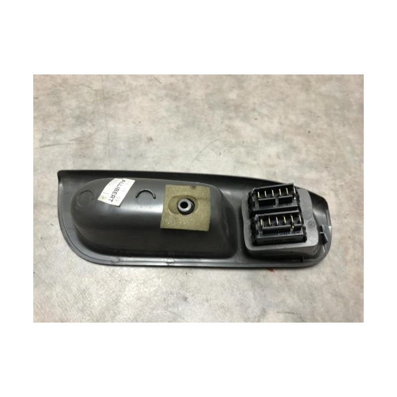 Interrupteur de leve vitre avant gauche RENAULT SCENIC 1 PHASE 2 d’occasion