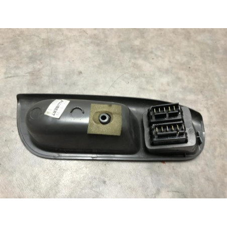 Interrupteur de leve vitre avant gauche RENAULT SCENIC 1 PHASE 2 d’occasion
