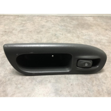 Interrupteur de leve vitre avant droit RENAULT SCENIC 1 PHASE 2 d’occasion