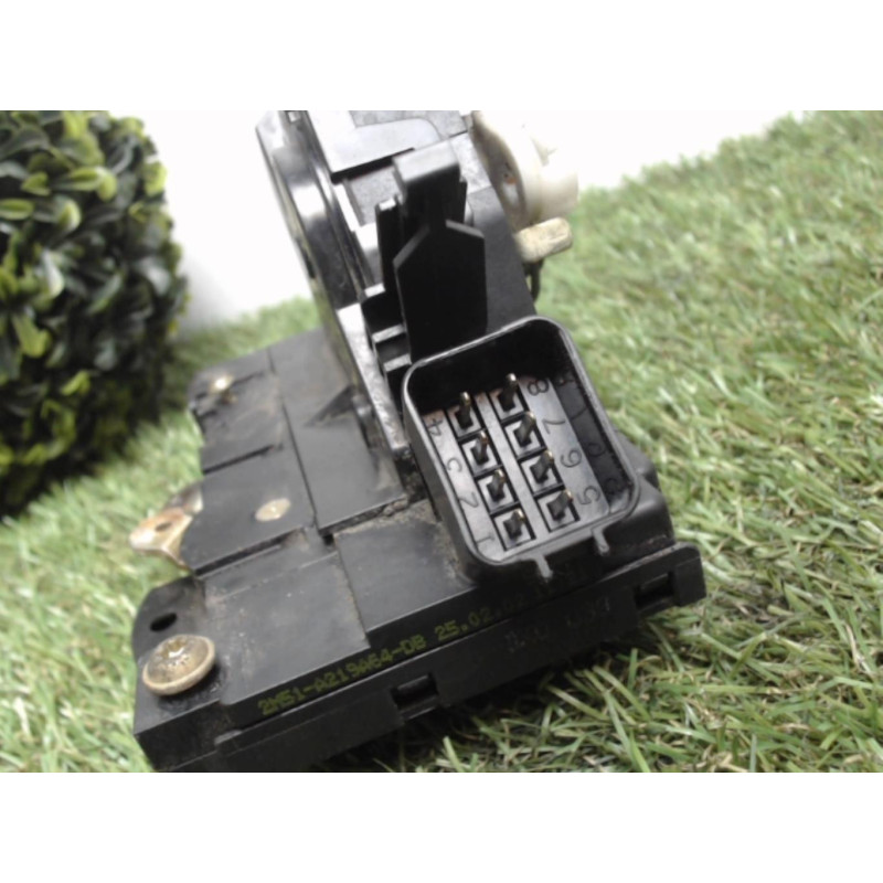 Serrure avant droit FORD FOCUS 1 BREAK d’occasion