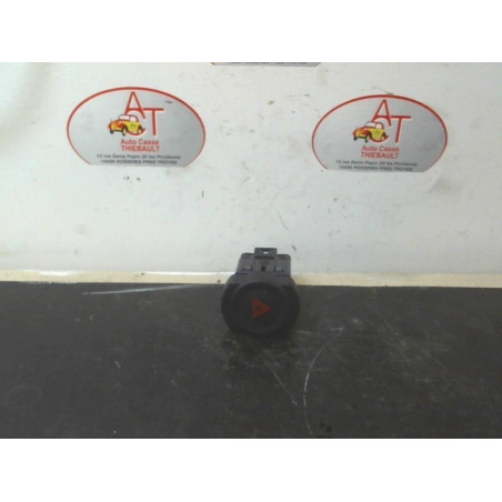 Bouton de warning DACIA DUSTER PHASE 1 d’occasion