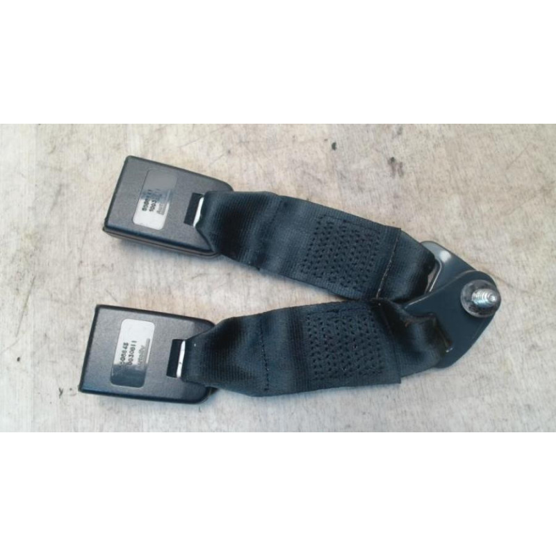 Attache ceinture arriere centrale DACIA SANDERO 1 d’occasion