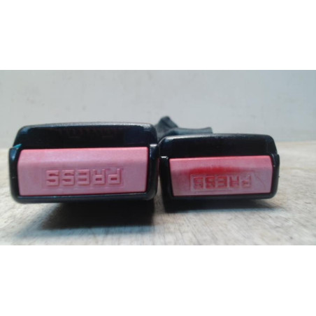 Attache ceinture arriere centrale DACIA SANDERO 1 d’occasion