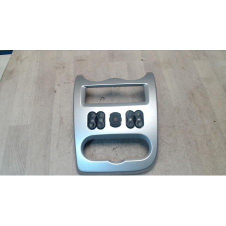 Facade autoradio DACIA SANDERO 1 d’occasion