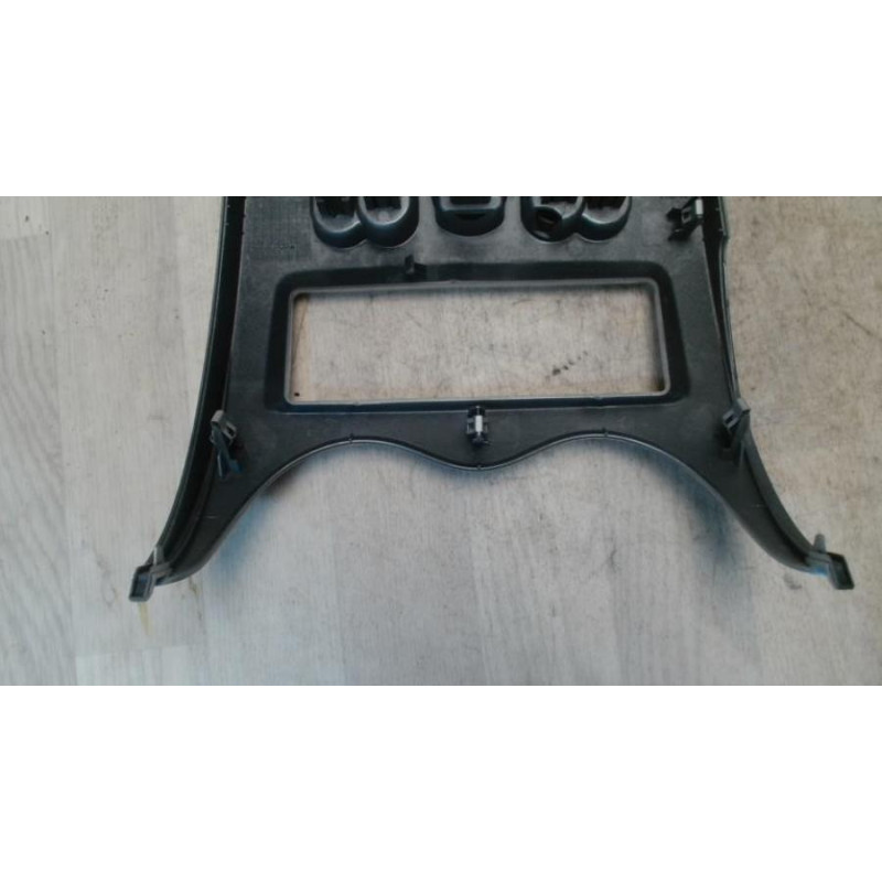 Facade autoradio DACIA SANDERO 1 d’occasion