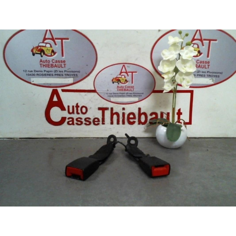 Attache ceinture arriere droit CITROEN DS3 d’occasion