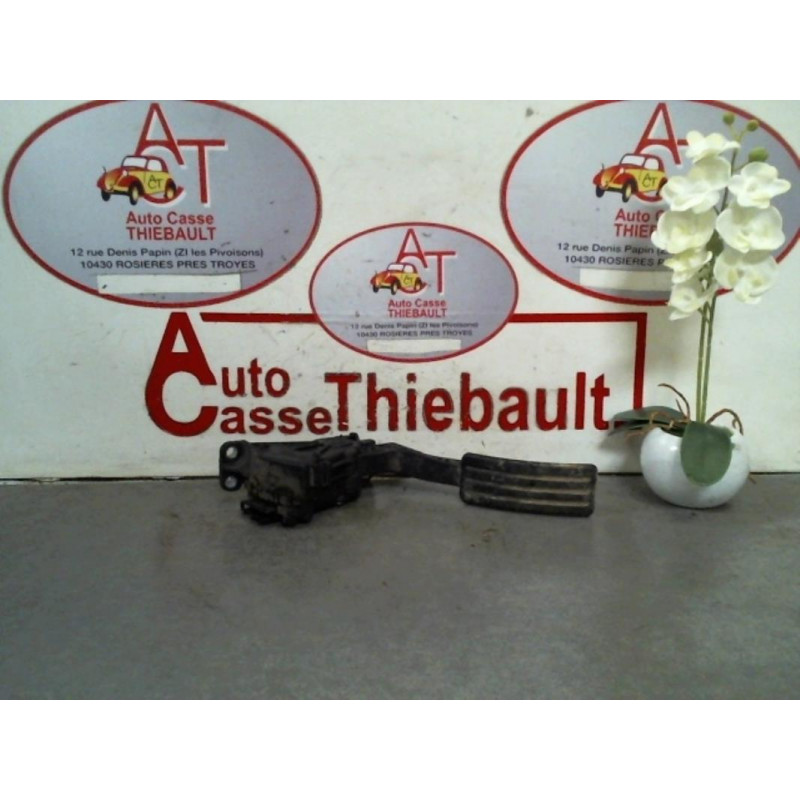 Pedalier d'accelerateur DACIA DUSTER PHASE 1 d’occasion