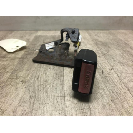 Attache ceinture arriere gauche CITROEN C4 1 PHASE 1 COUPE d’occasion