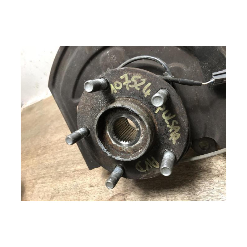 Fusee avant droit NISSAN PULSAR d’occasion