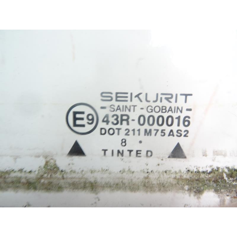 Vitre arriere droit VOLKSWAGEN P0LO III SDI FLIGHT HAYON d’occasion