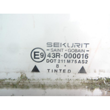Vitre arriere droit VOLKSWAGEN P0LO III SDI FLIGHT HAYON d’occasion