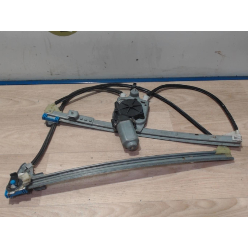 Leve vitre electrique avant droit RENAULT LAGUNA 1 PHASE 2 d’occasion