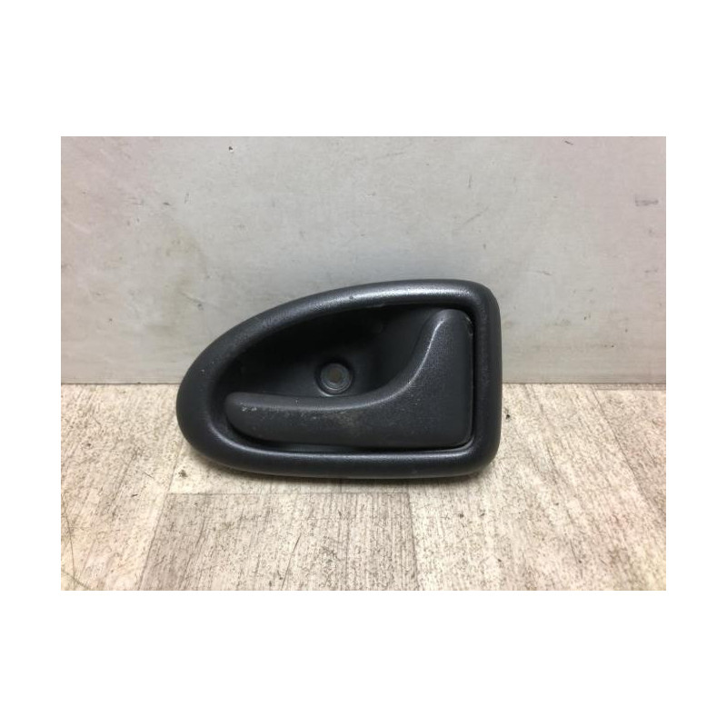 Poignee interieur avant droit RENAULT TRAFIC 2 PHASE 1 d’occasion