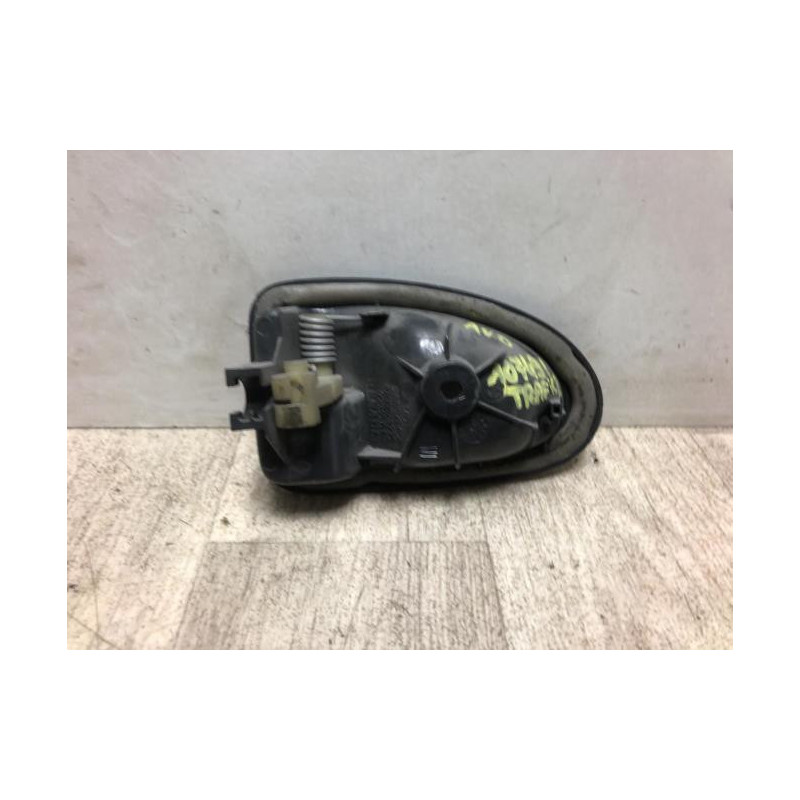 Poignee interieur avant droit RENAULT TRAFIC 2 PHASE 1 d’occasion