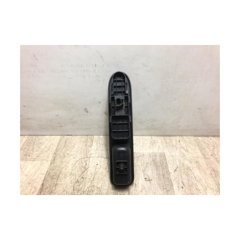 Interrupteur de leve vitre avant droit PEUGEOT 307 PHASE 1 d’occasion