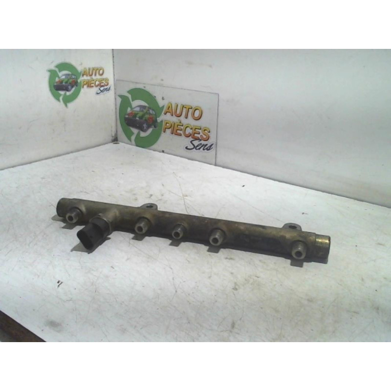 Rampe injection RENAULT MEGANE 1 PHASE 1 d’occasion