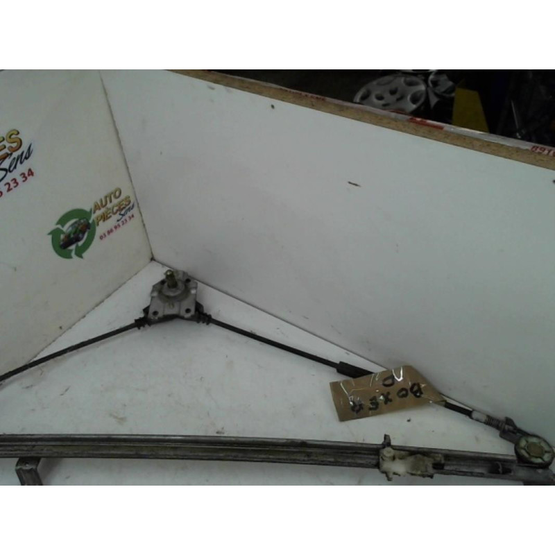 Leve vitre mecanique avant droit PEUGEOT  d’occasion